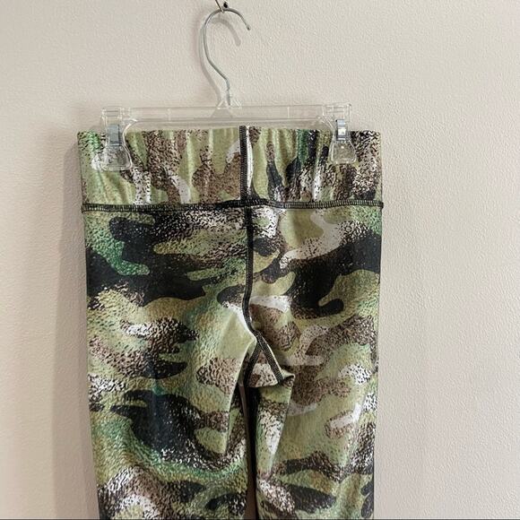 Terez Camo Tall Band Leggings Size S Metallic Green Silver Activewear Gym - Picture 6 of 10